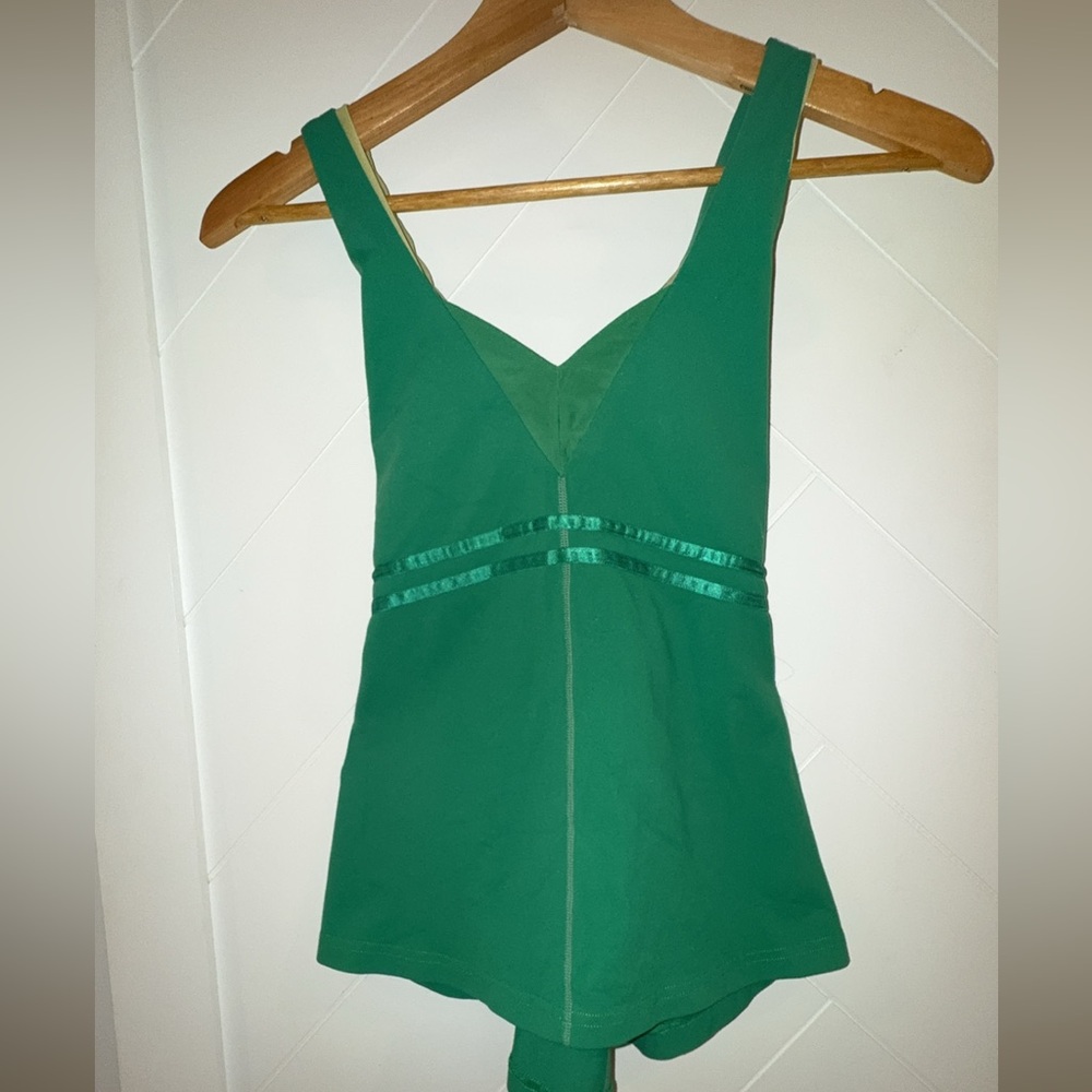 Lululemon Action Tank Top Kinky Green Ribbon 8  racerback crisscross long length